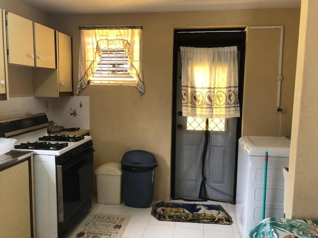 Donamae 2 Story Barbados House Villa Bridgetown Eksteriør billede