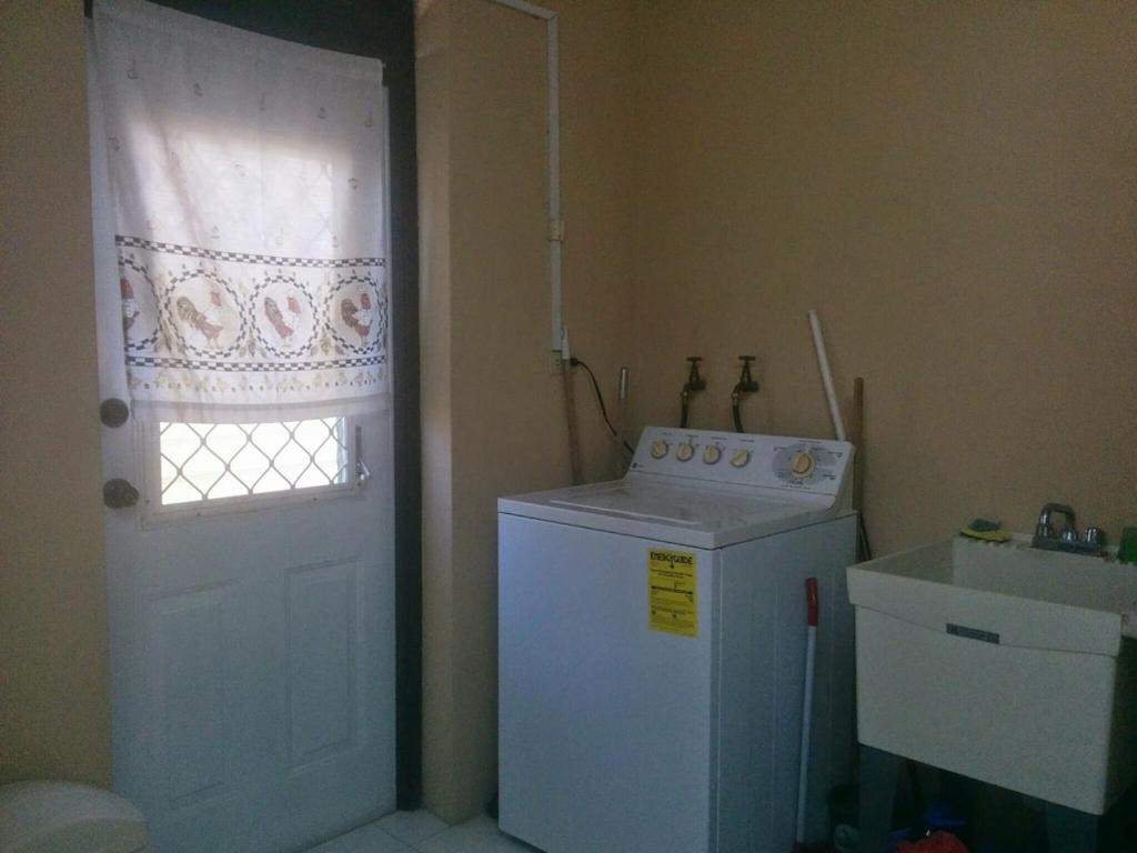 Donamae 2 Story Barbados House Villa Bridgetown Eksteriør billede